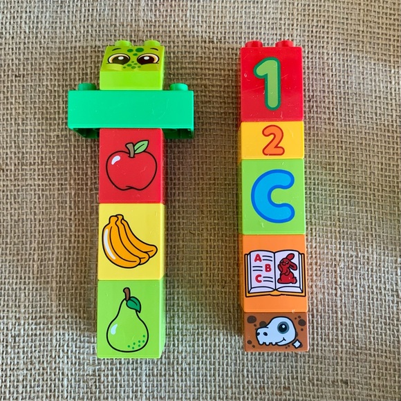 LEGO DUPLO Assortment of Bricks & Figures for Beginner Builder in Storage Bin - Picture 6 of 8